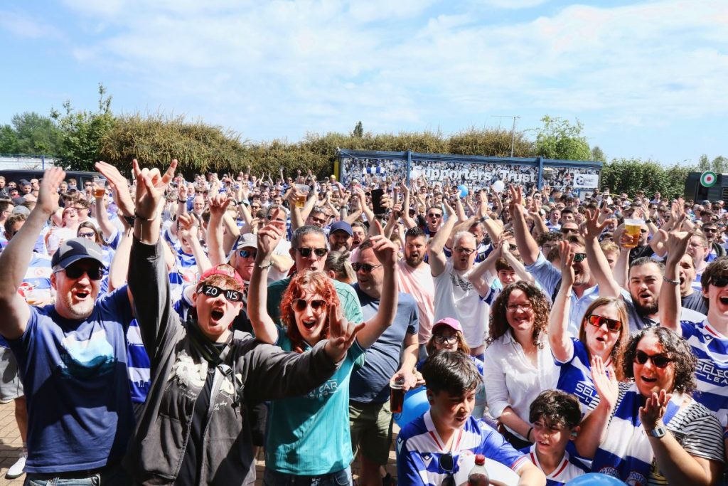 Fans enjoying The Amazons